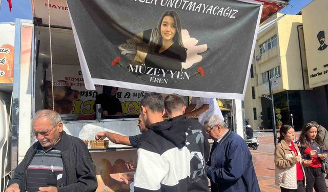 Vefat eden arkadaşları için lokma dağıttılar