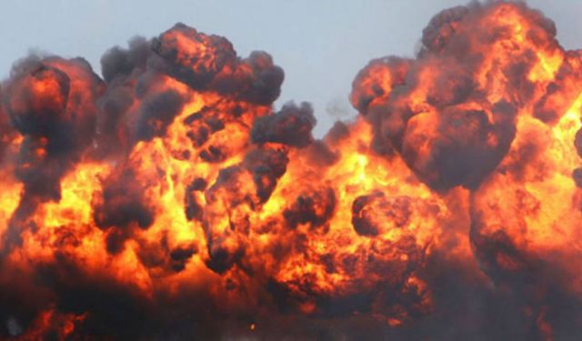 Ekvador’da AVM önünde araç patladı: 1 kişi hayatını kaybetti