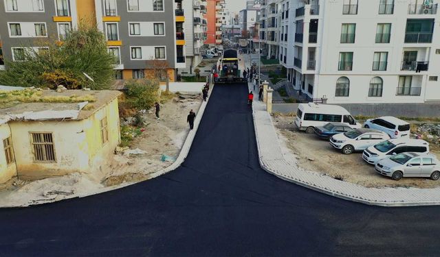 İpekyolu’nda asfalt serimi devam ediyor