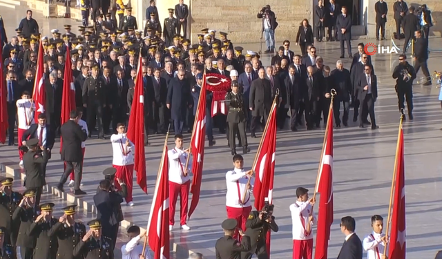 Devlet erkanı Anıtkabir'de