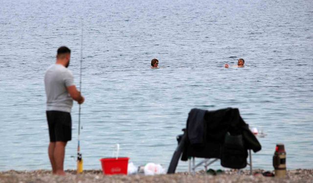 Antalya’da kasım ayında da denize giriliyor