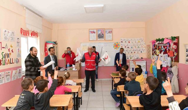 Van Kızılayı'ndan öğrencilere anlamlı destek
