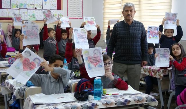 Depremin yaralarını öğrencileriyle birlikte sardı