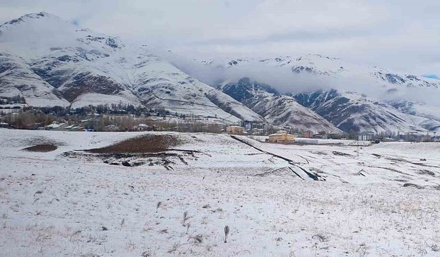 Başkale beyaza büründü