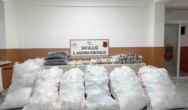 Başkale’de 4 milyon 163 bin TL değerinde kaçak malzeme ele geçirildi