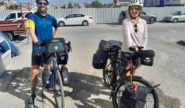 Bisikletle Almanya’dan yola çıkıp, 10 ülkeyi geçip Konya’ya ulaştılar