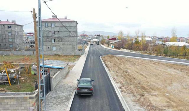 İpekyolu’nda yol yapım çalışmaları sürüyor