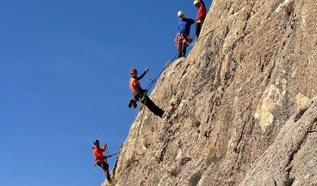 Van’da Dağcılığa Yönelik İlk Çok İp Boylu Tırmanış Eğitimi Düzenlendi