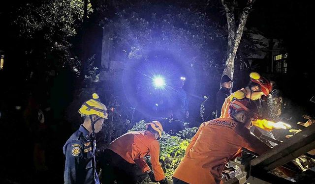 Endonezya’da heyelan faciası: 6 ölü, 17 kayıp