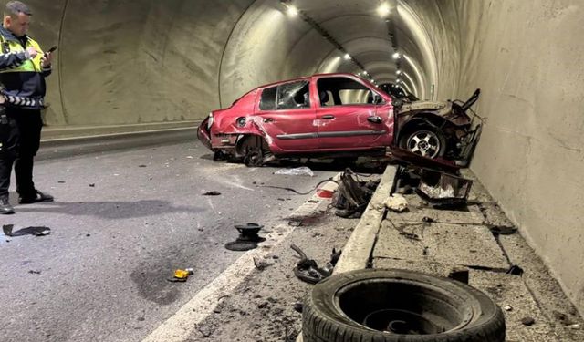 Tünelde feci kaza: Aracın motoru metrelerce ileri savruldu
