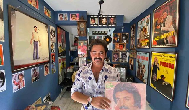 Ferdi Tayfur’a Olan Sevgisiyle Çay Ocağını Nostaljik Bir Mekâna Çevirdi