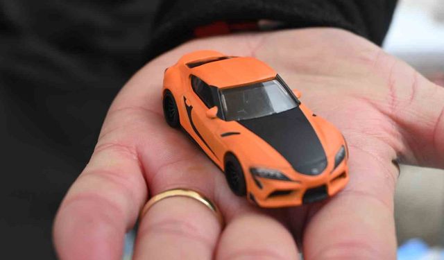 Her yaştan insan bu minyatür arabaların ’hastası’ oluyor