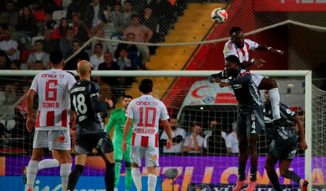 Beşiktaş Antalyaspor'u 3 golle geçti!