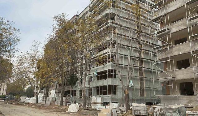 İnşaattan düşen işçi ağır yaralandı