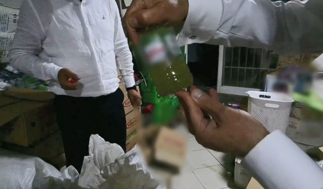 İzmir’de Son Tüketim Tarihi Geçmiş 30 Ton Gıda Ürünü Ele Geçirildi