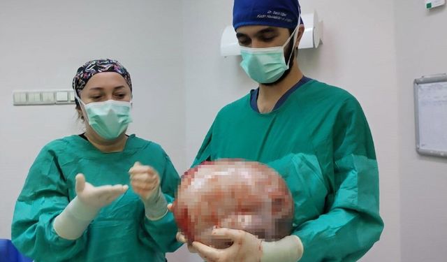 Karnından 8,5 Kilo Ağırlığında Kitle Çıkarılan Kadın Sağlığına Kavuştu