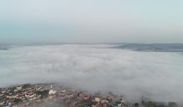 İstanbul Boğazı sisle kapandı, ortaya kartpostallık manzaralar çıktı