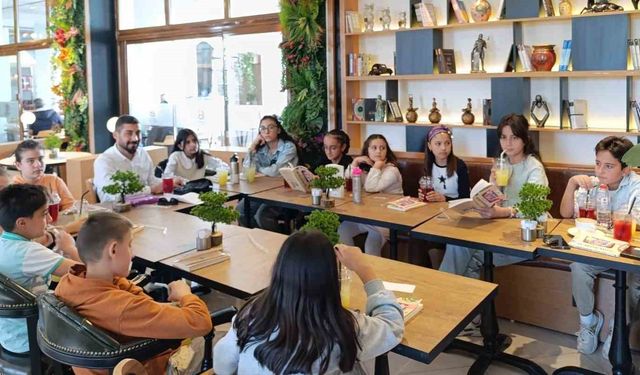 Van'da ‘Kitap Kaşifleri Kulübü’ minik öğrencileri kitap okumaya yönlendiriyor