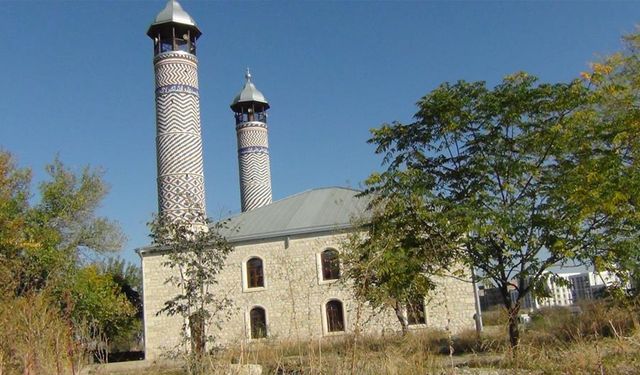 Ermeni İşgalinde ahır olan Cuma Mescidi yeniden ibadete açıldı