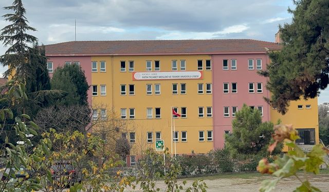 Gebze'de 15 öğrenci zehirlenme şüphesiyle hastaneye kaldırıldı