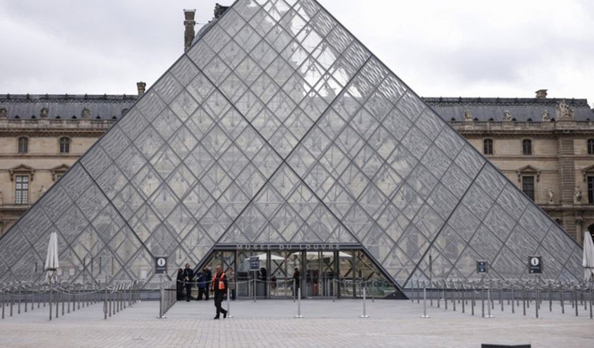 Louvre'dan Avrupalı olmayan ziyaretçilerin girişine yüzde 45 zam
