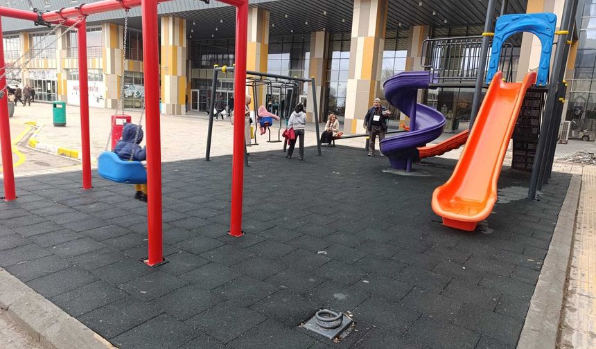 Van Eğitim Araştırma Hastanesi çocuk parkı yenilendi