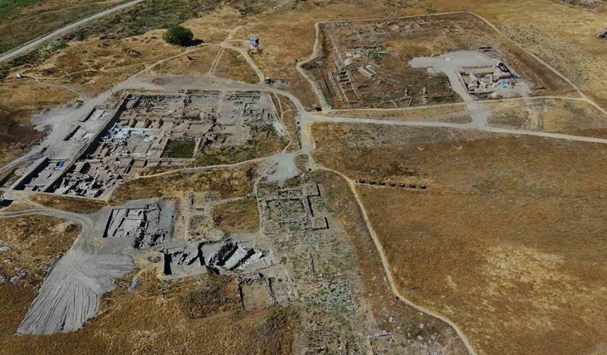 Kültepe’de şaşırtan keşif: Sarayın altında ikinci bir saray ortaya çıkarıldı