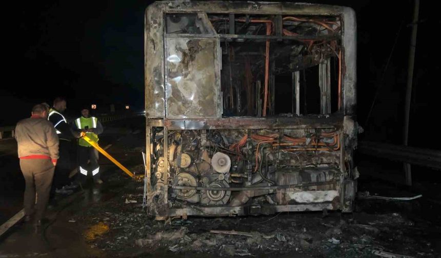 Arnavutköy'de İETT otobüsü alevlere teslim oldu