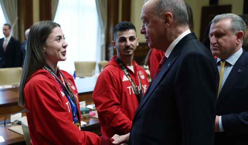 Cumhurbaşkanı Erdoğan sporcularla buluştu