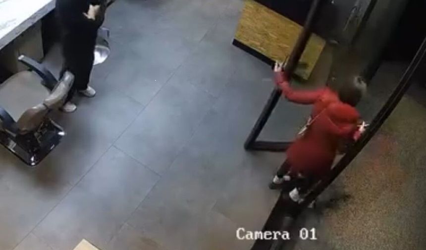 İstanbul'da kuaförde işlem yaptıran kadın ’kartımı arabada unuttum’ bahanesiyle kaçtı