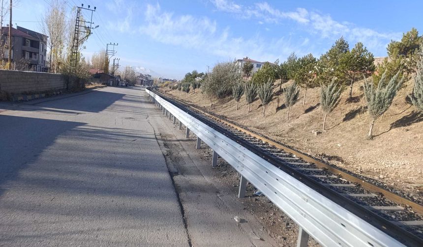 Van’da demiryolu boyunca güvenlik bariyeri kuruldu
