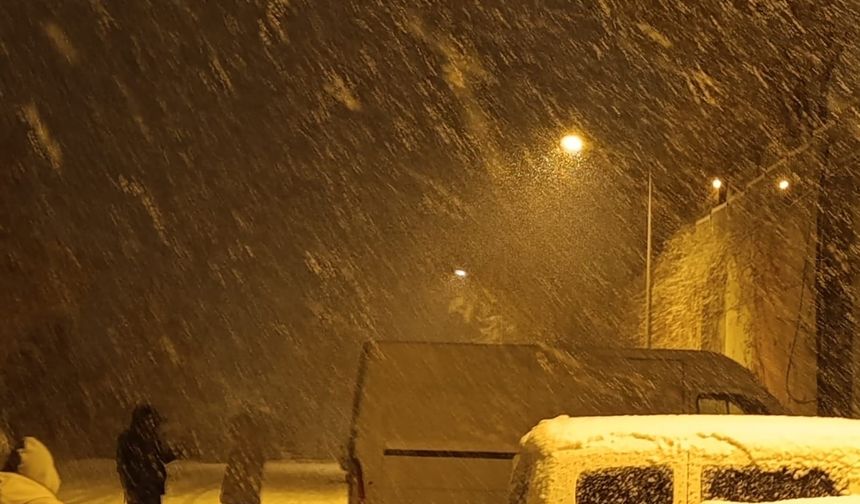 Van’da kar alarmı! Okullar yarın tatil mi?