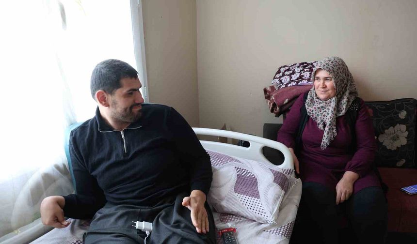 Boynuna batan tel engelli bıraktı