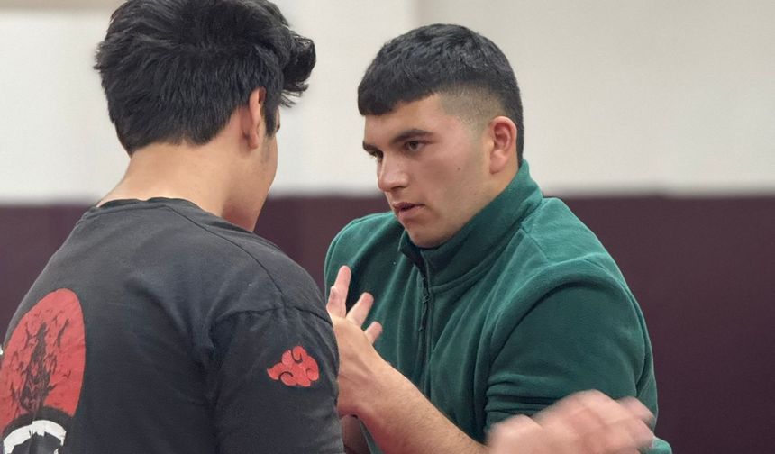 Salih Sezer, Van İl Bilek Güreşi Müsabakasında Hem Sağ Hem Sol Kolda Birinci Oldu