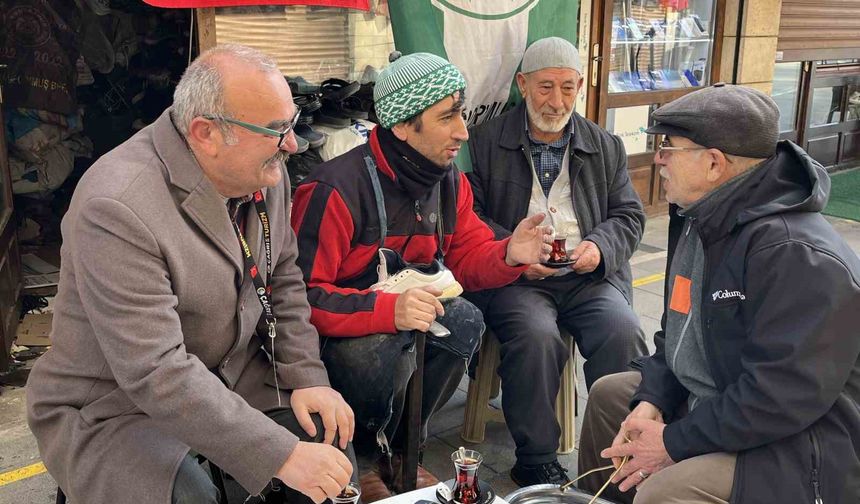 Kunduracı ile Avustralyalı turistin yöresel ’annouv’ imtihanı