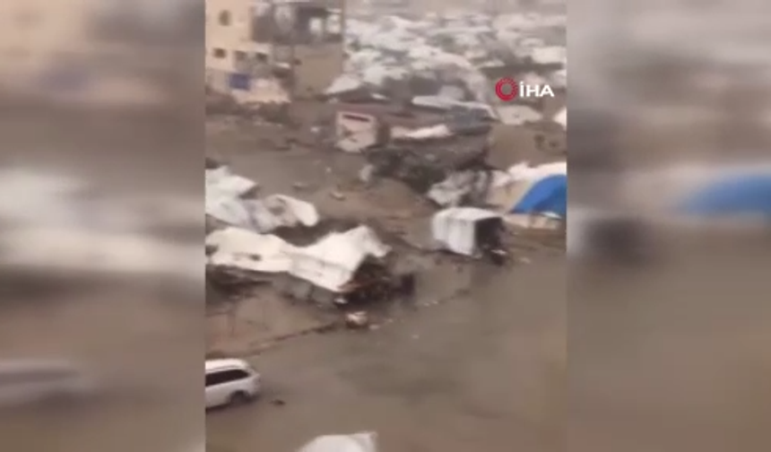 Gazze’de şiddetli yağış: Çadırlar su altında kaldı