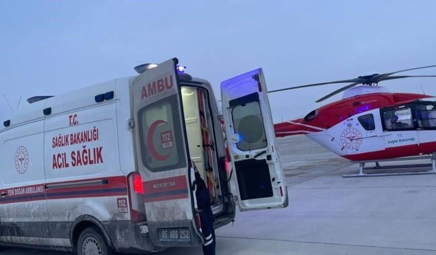 Muş’ta solunum sıkıntısı yaşayan bebek Van’a nakledildi