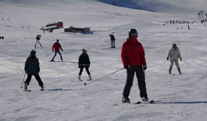 Kayakseverlerden Abalı Kayak Merkezine Yoğun İlgi