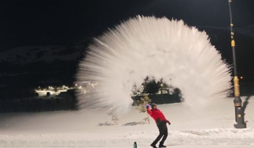 Kaynar soğuktan su havada dondu