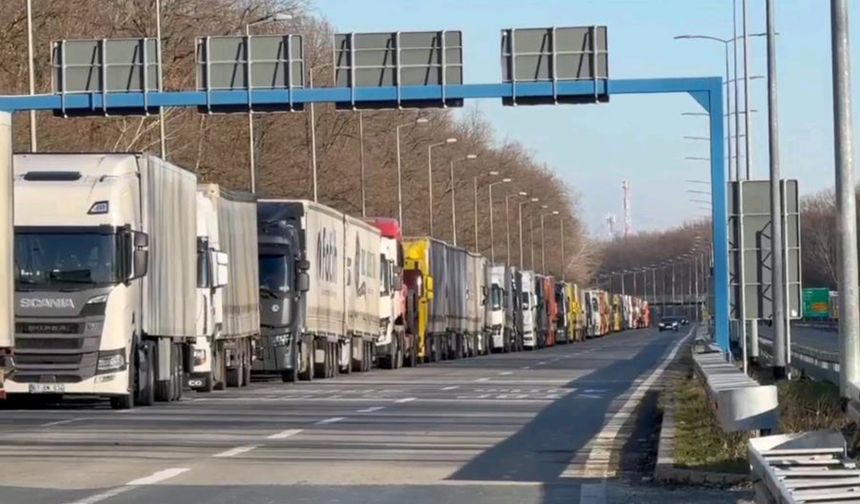 Schengen vize protestosu AB sınırlarında tır trafiğini durma noktasına getirdi