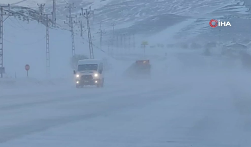 Van’da kar esareti: 594 yerleşim yolu kapandı, eğitime kar engeli