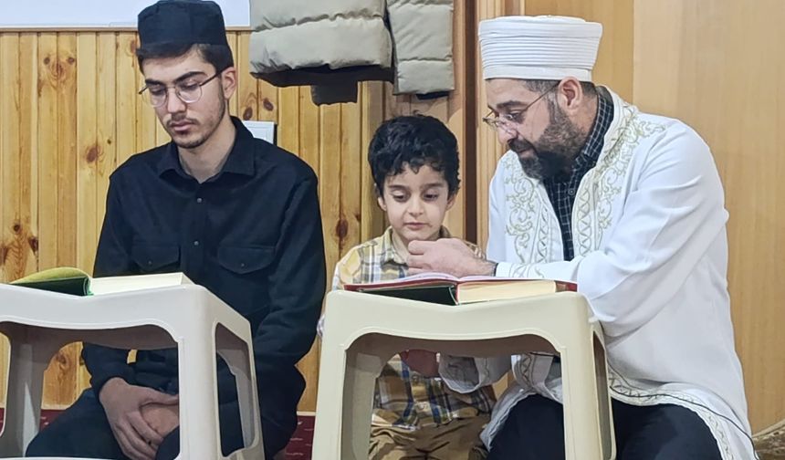 Van’da mukabele geleneği sürüyor: Camilerde Ramazancoşkusu