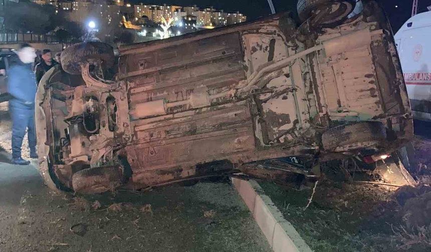 Van’da kontrolden çıkan otomobil takla attı: 2 kişi yaralandı