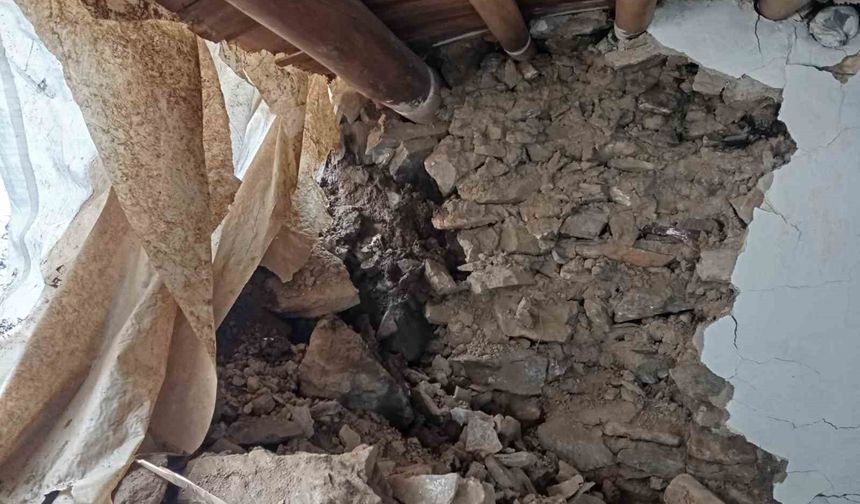 Batman’da facianın eşiğinden dönüldü: Heyelan ev yıktı