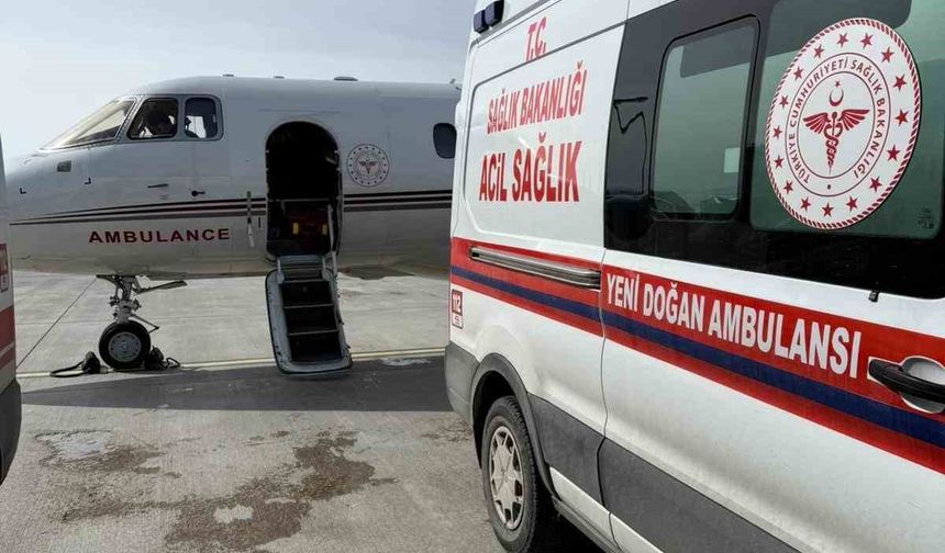 Van’da tedavi gören iki bebek, ambulans uçakla İstanbul’a sevk edildi.