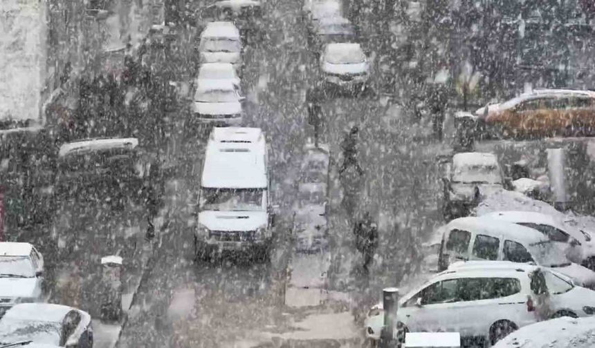 Van'da yoğun kar yağışı etkili oldu