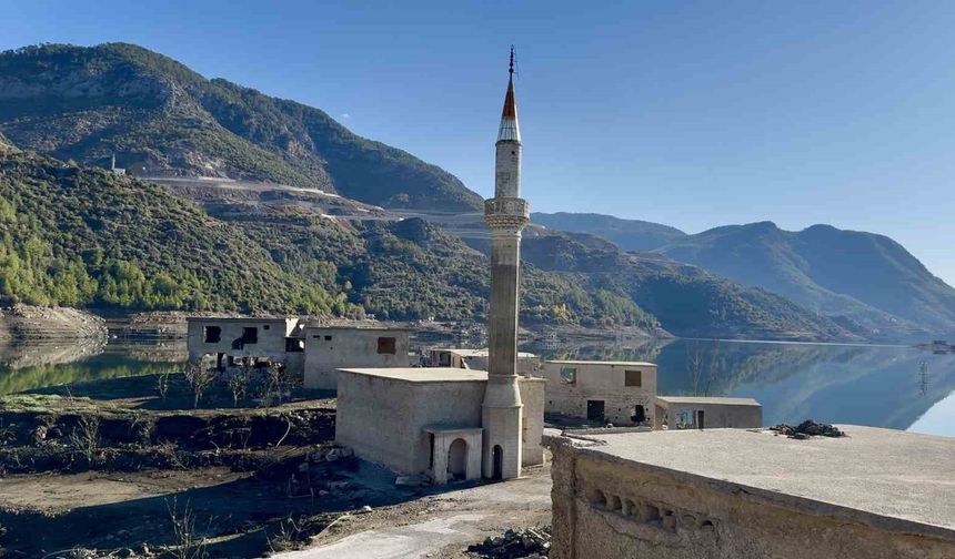 Baraj suyla doldu, ilginç siluet gün yüzüne çıktı