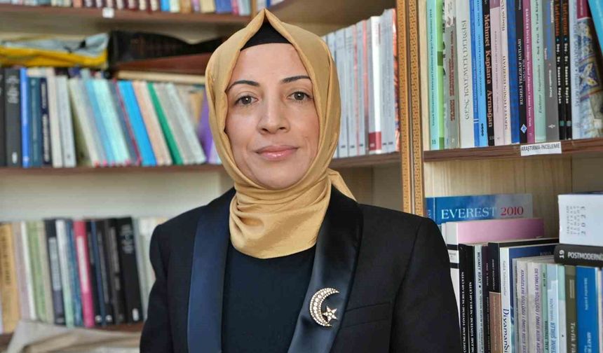 Üniversiteye girebilmek için çıkardığı başörtüsüyle akademisyen olarak kürsüye çıktı