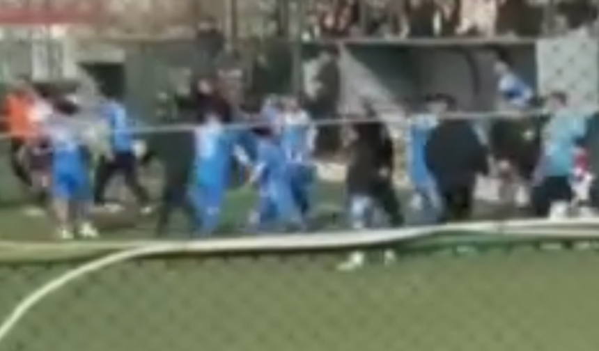 Maç sonrası saha, savaş alanına döndü