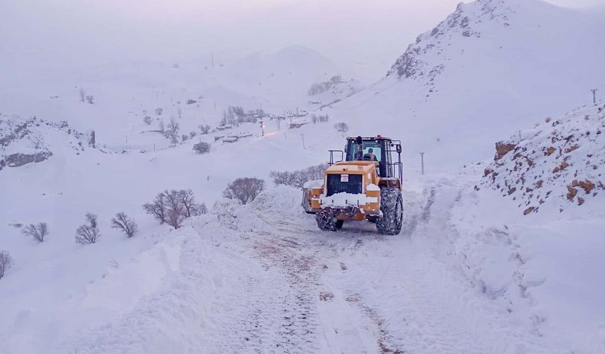 Van’da kış şartları ulaşımı zorlaştırıyor: 53 yerleşim yerinin yolu kapalı